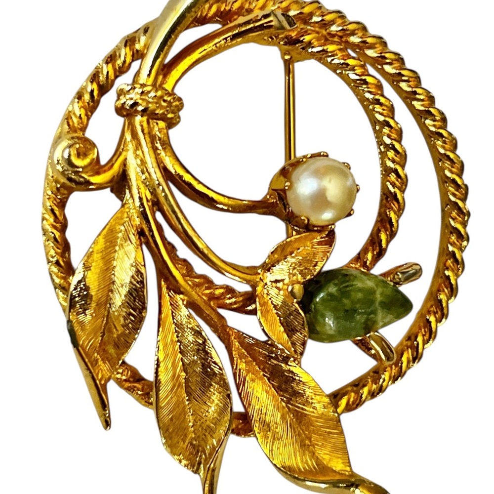 Sarah Coventry Gold and Green Jade & Pearl Brooch Vintage